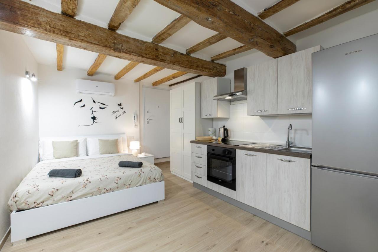 Luxury Suite In The Center I Private Patio & Kitchen Boloňa Exteriér fotografie